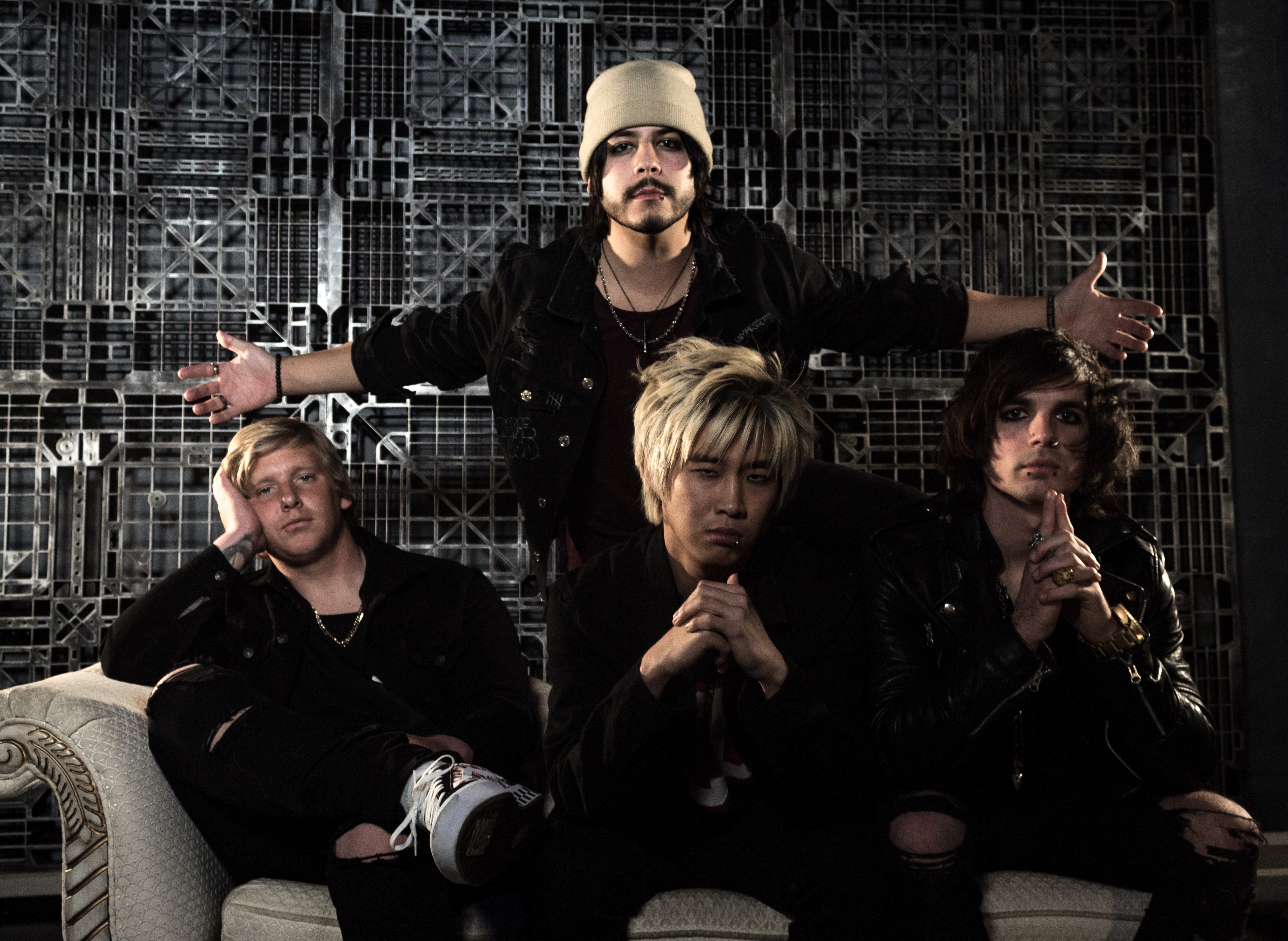 Groove with Hollywood Nightmare metal core vibes in theri new single “Fade Out”