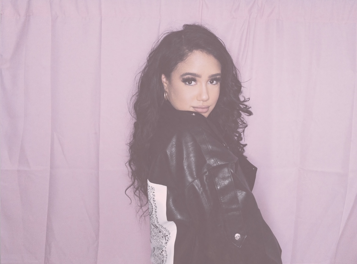 Mia Grace Has Come Up With Pristine Tunes of Pop and R&B in the track “Wait”