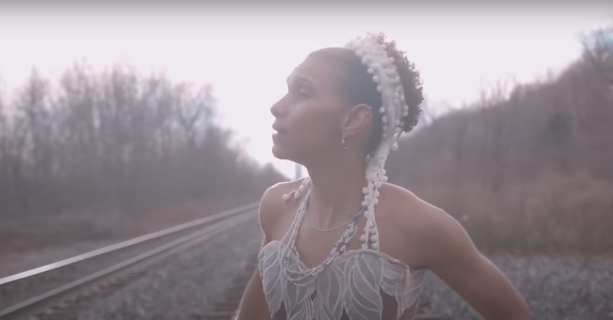 Multi-talented Singer Amai Kuda Et Les Bois Marvels The Audience With Her Exemplary Performance in ‘Ecouché’