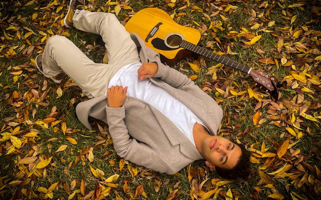 Nashville-Based Up-And-Coming Artist Robin T Debuts With a Deeply Engrossing Single Dubbed “Hold Me Tight.”