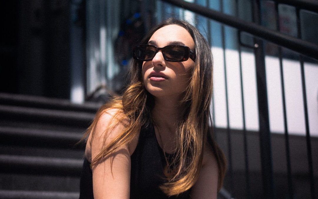 Loren Aronov Shatters Conformity and Ignites Empowerment in Her Riveting Single “Mask On”