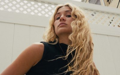 Ashley Elle’s Emotionally Resonant Journey Unveiled in the Captivating Melodies of “Heavy, Heavy, Heavy”