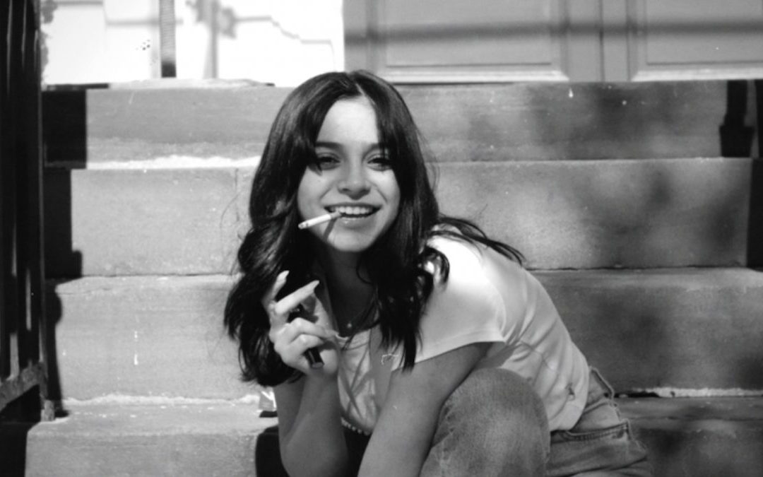 American Songbird Victoria Ryder Delivers a Romanticized, Melancholic Performance With “Enticing Eyes”