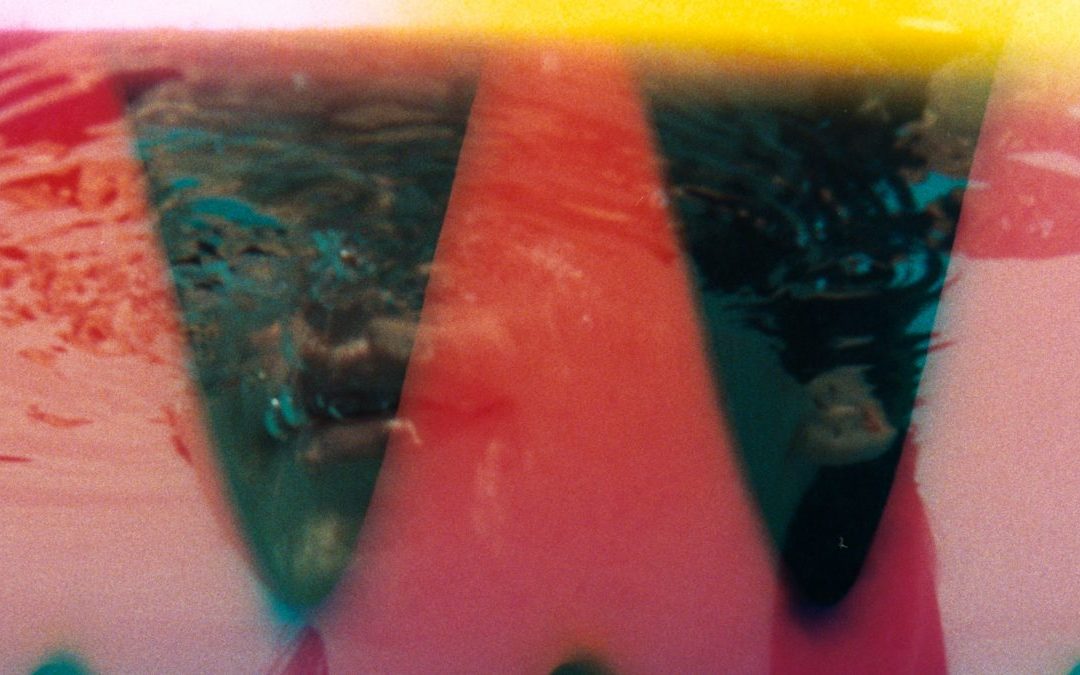 Sacramento-Based Songstress Madilyn Mackensie Delivers an Emotionally Gratifying, Raw Piece Titled “Light.”