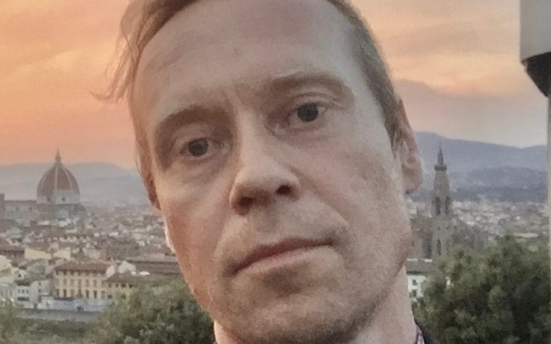 London-Based Musician Tom Minor Packs a Powerful Punch With the Brutally Honest and Enchanting Single “It’s Easy to Play Hearts”