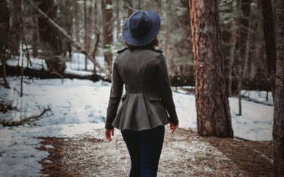 Emerging Artist Hannah Lou Woods’ Debut EP, “Meet Me at the Pine Tree” Is an Indescribably Beautiful Work of Art That Celebrates Pure, Profound Love!