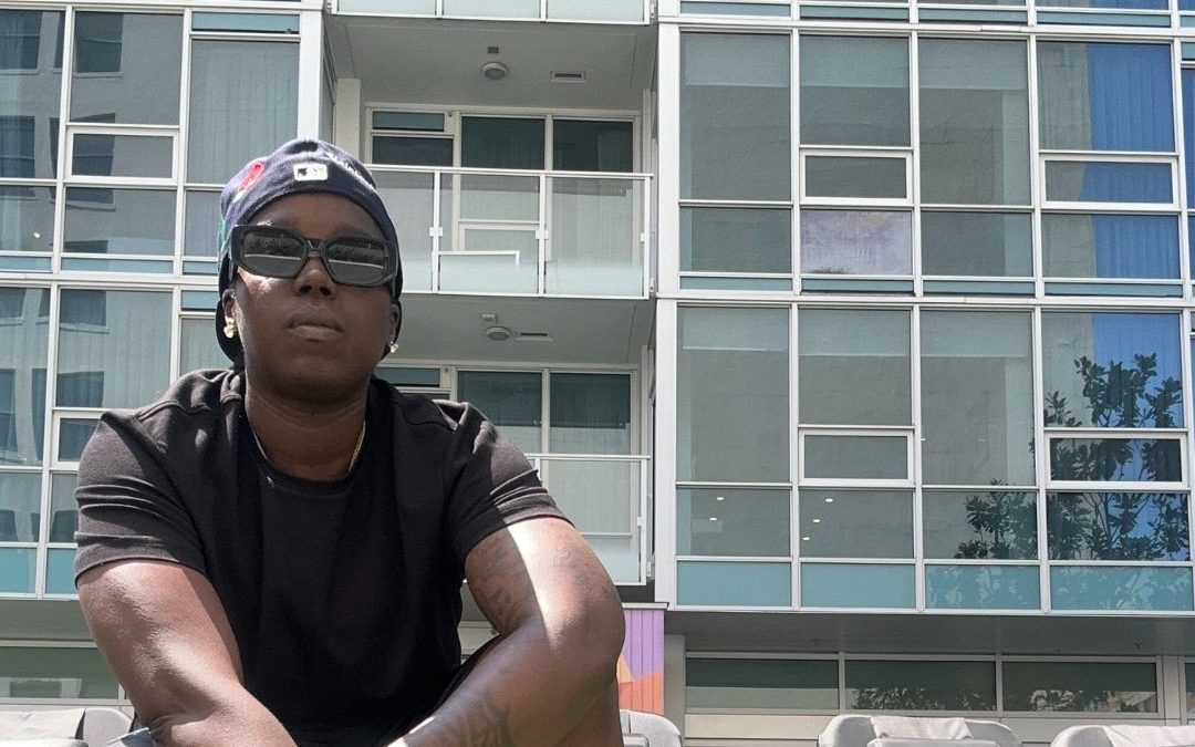 Li63rty finds purpose in pain with her devastatingly honest new track “Hooked”.