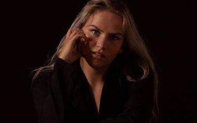 With raw emotional honesty and a voice that feels deeply personal Demeera is building her own world between continents and genres.